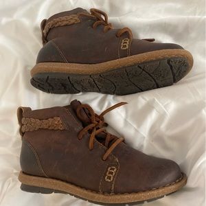 Born Temple bootie Known for extreme comfort Very good condition